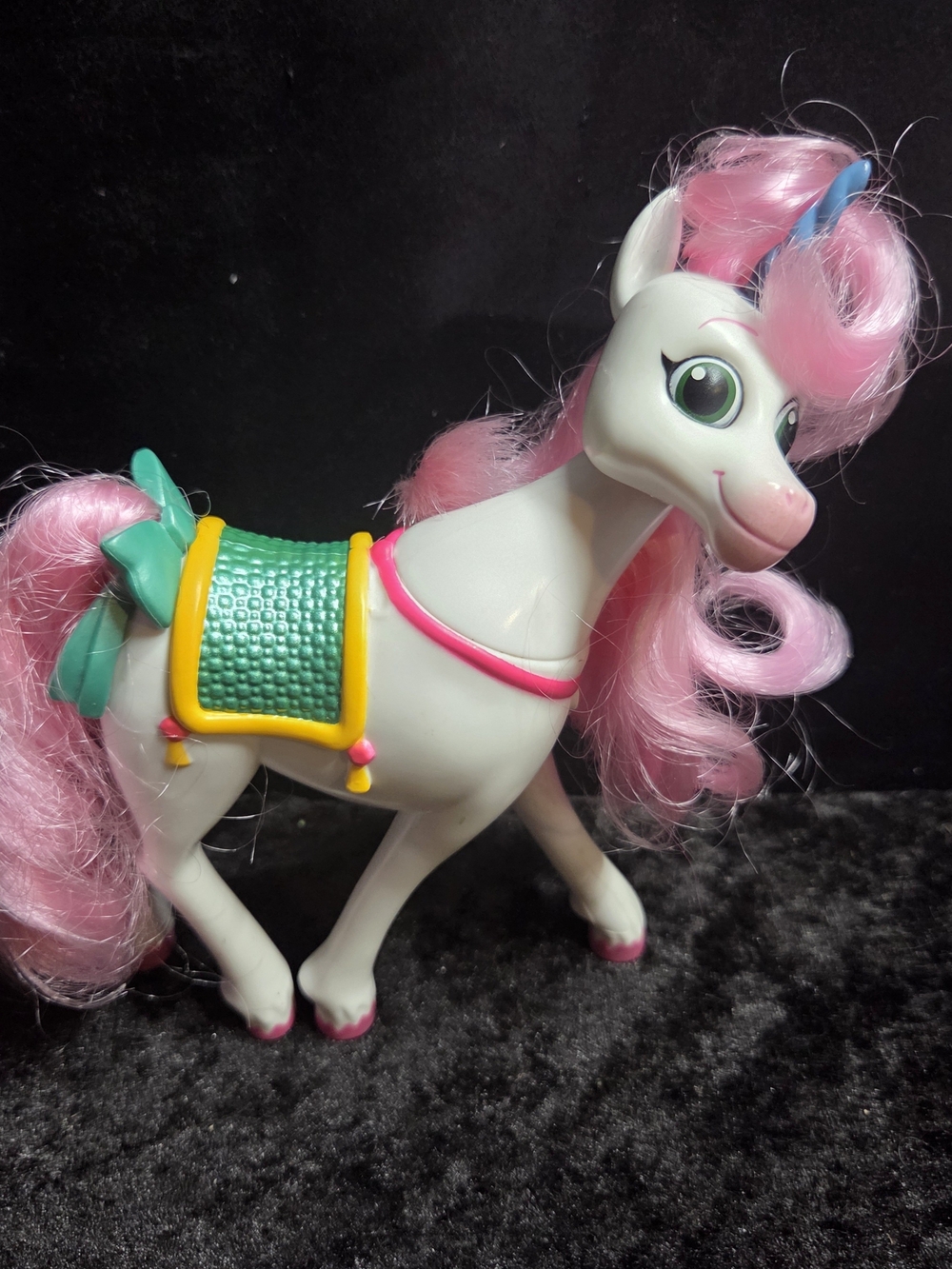 NELLA THE PRINCESS KNIGHT Gown Style Me Trinket Unicorn figure doll